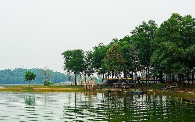 Khu vực cắm trại, nghỉ ngơi tại hồ Đồng Mô