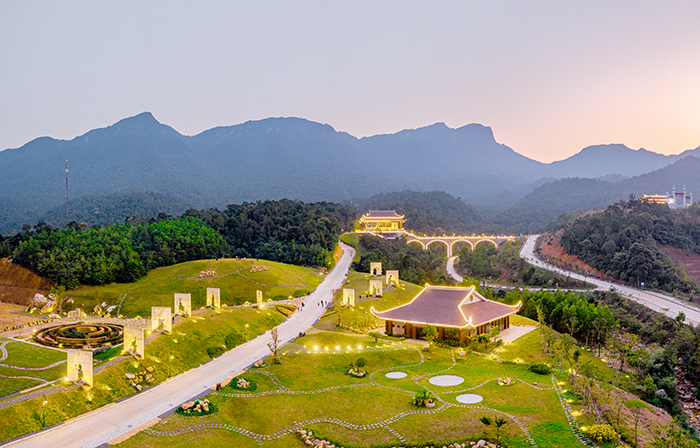 Không gian kiến trúc rộng lớn của Khu du lịch tâm linh - sinh thái Tây Yên Tử. Ảnh: Nguyễn Thành Sơn