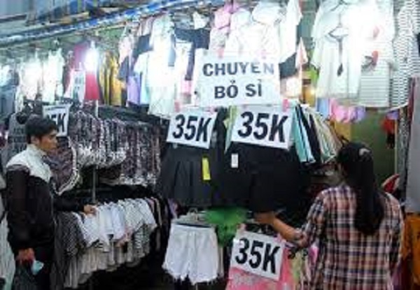 Chợ Hạnh Thông Tây - chợ thời trang rẻ nhất Sài Gòn, được coi là “thiên đường” mua sắm của học sinh, sinh viên. Ảnh: NL