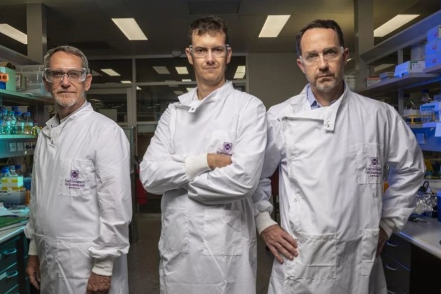Ba khoa học Australia tuyên bố đã phát triển được vaccine ngừa virus Corona. Ảnh: The Australian.