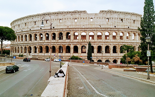 Đấu trường La Mã (Rome, Italia) vắng bóng khách tham quan