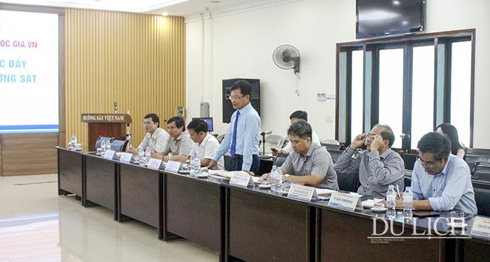 Chủ tịch Hội đồng thành viên Tổng Công ty Đường sắt Việt Nam Đặng Sỹ Mạnh chia sẻ tại buổi làm việc