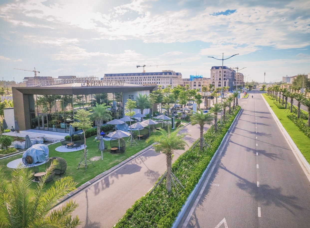 Đại lộ biển Võ Nguyên Giáp rộng 60m được tỉnh Quảng Bình đầu tư xây dựng tại bán đảo Bảo Ninh. Ảnh Regal Group