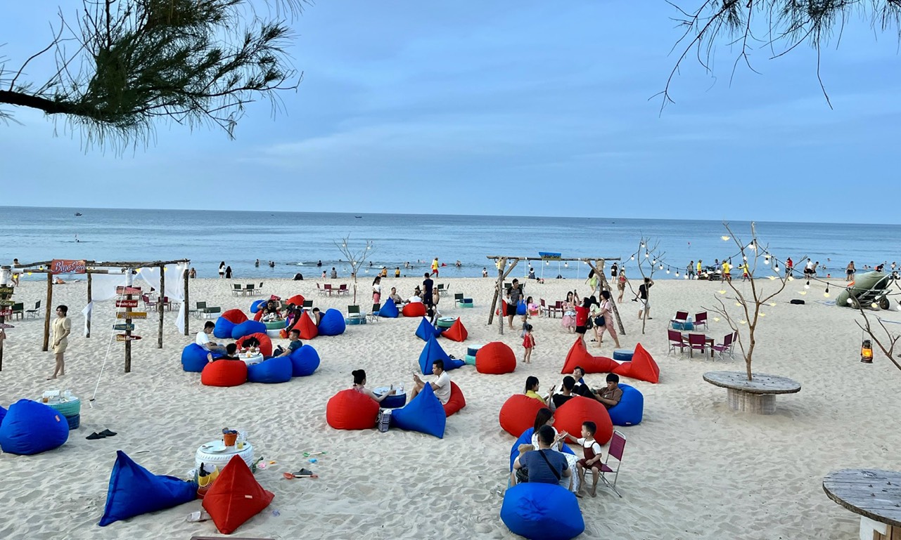 Các bãi biển tại Đồng Hới với những sản phẩm du lịch hấp dẫn luôn là điểm đến yêu thích của du khách