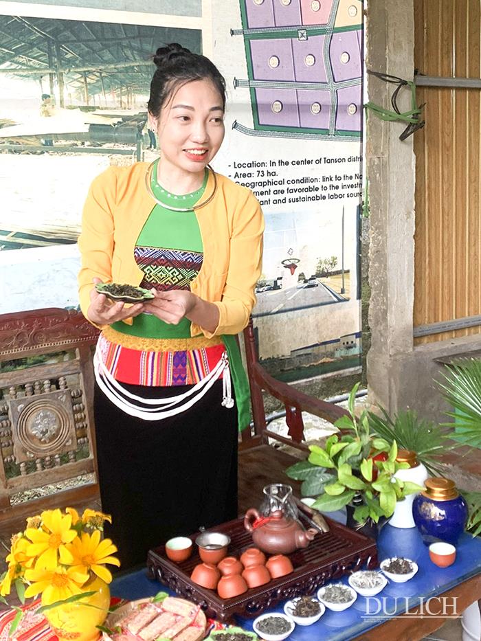 Tham gia vào một số công đoạn sản xuất chè, thưởng thức chè sạch