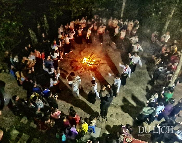 Thưởng thức các điệu múa mang đậm bản sắc dân tộc Mường