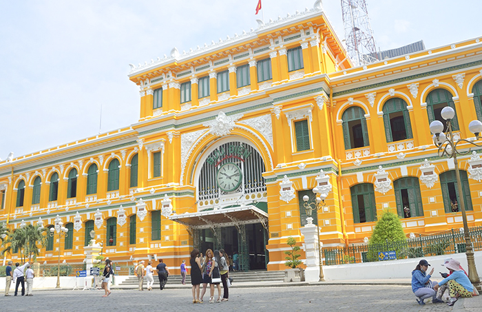  Bưu điện thành phố - một công trình cổ kính với nét kiến trúc xưa còn được giữ gìn nguyên vẹn 